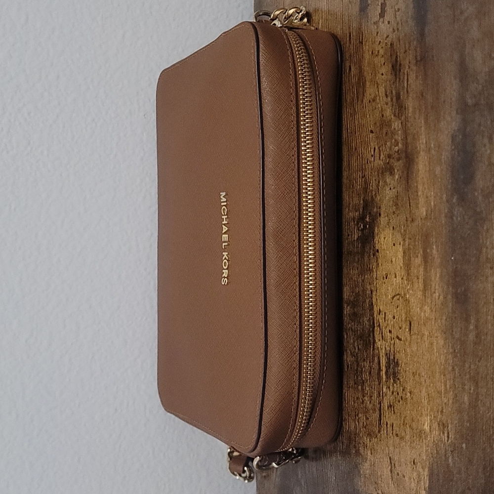 Michael Kors Leather Crossbody Bag Jet Set - Picture 4 of 7